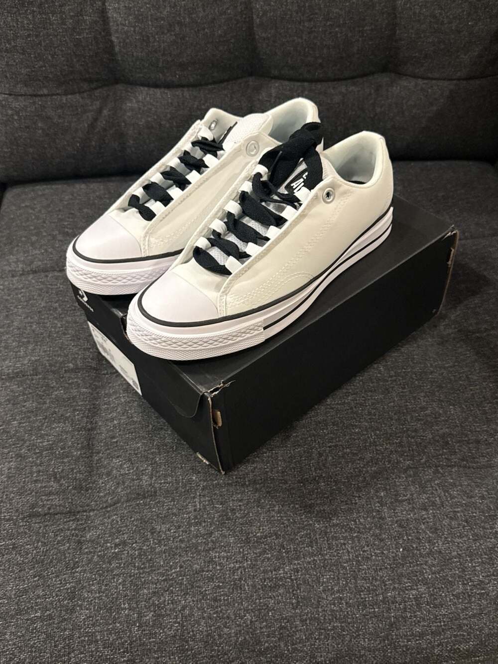 8M / 9.5W - Converse Chuck Taylor All Star Low Puff White Black A14722C